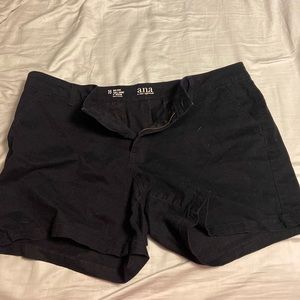 A.n.a mid rise black twill shorts